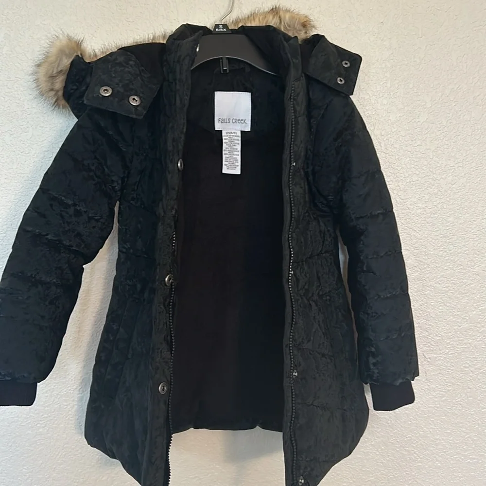 Girls hooded winter coat size XS (4/5) in black.